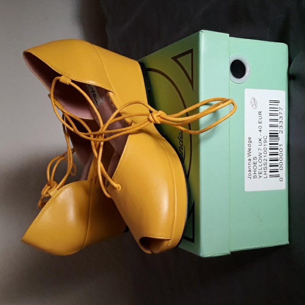 Lulu Hun Joanna Wedge Heels Yellow size 9 US Box Lace Up Retro Style